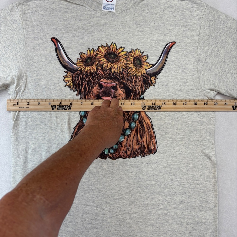 Highland Cow Delta Pro Weight Graphic T-Shirt Women's Medium Tan Sunflower Boho - Picture 5 of 8